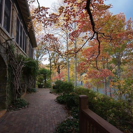 Lodge On Lake Lure Exterior photo