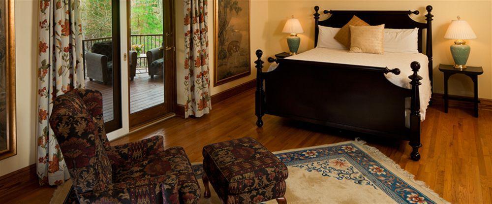 Lodge On Lake Lure Exterior photo